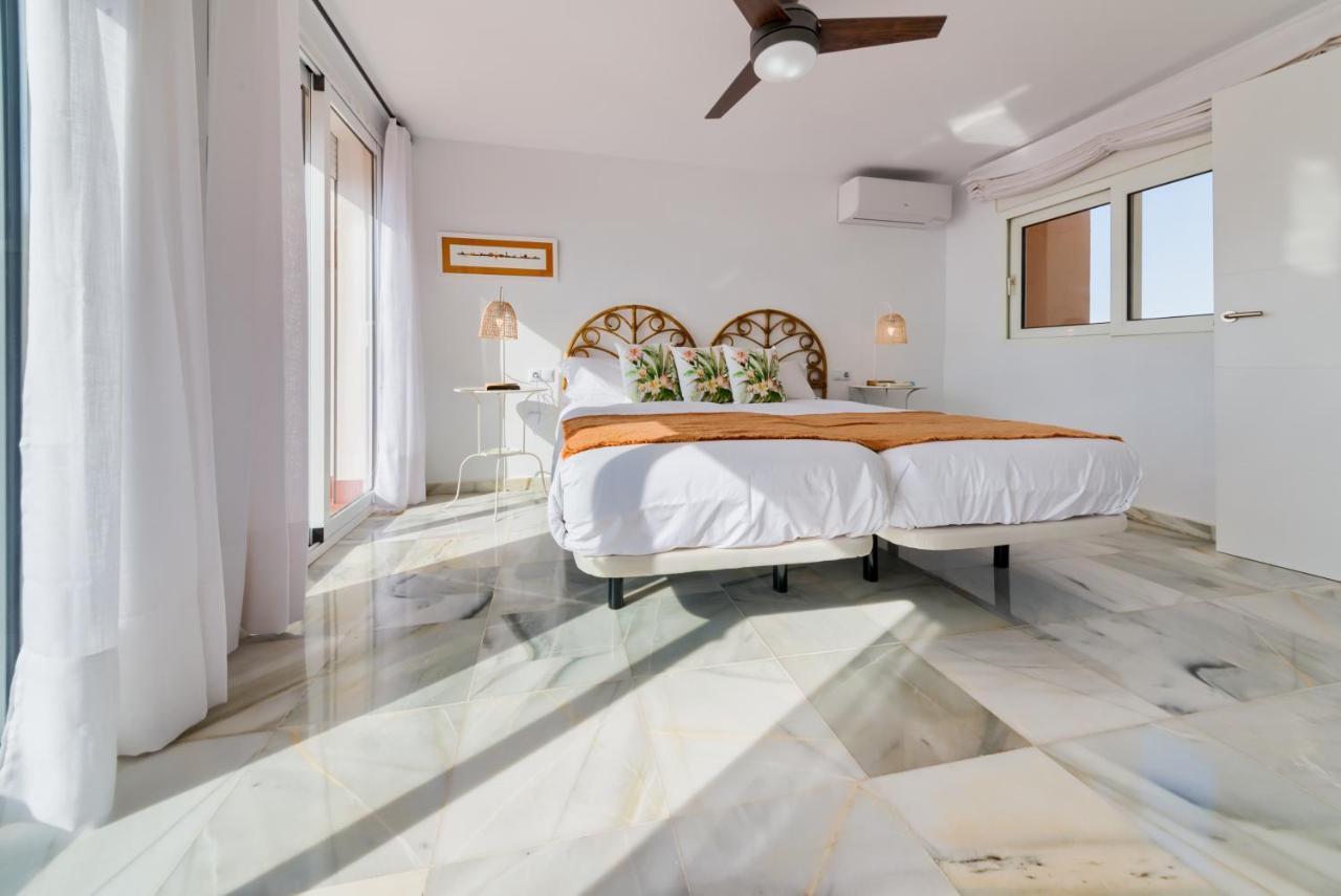 Holidays2Fuengirola Duplex With Stunning Sea View, Terraces,1St Line Beside Port Εξωτερικό φωτογραφία