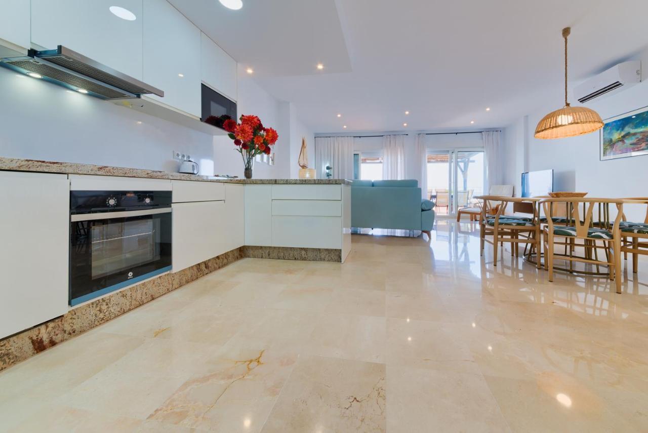 Holidays2Fuengirola Duplex With Stunning Sea View, Terraces,1St Line Beside Port Εξωτερικό φωτογραφία