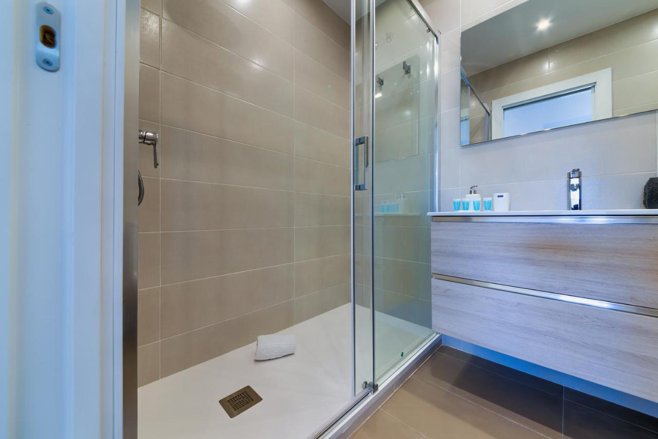 Holidays2Fuengirola Duplex With Stunning Sea View, Terraces,1St Line Beside Port Εξωτερικό φωτογραφία