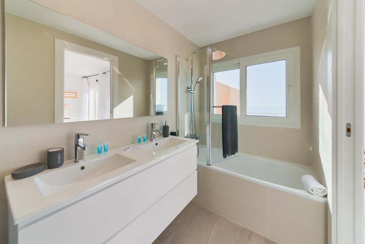 Holidays2Fuengirola Duplex With Stunning Sea View, Terraces,1St Line Beside Port Εξωτερικό φωτογραφία